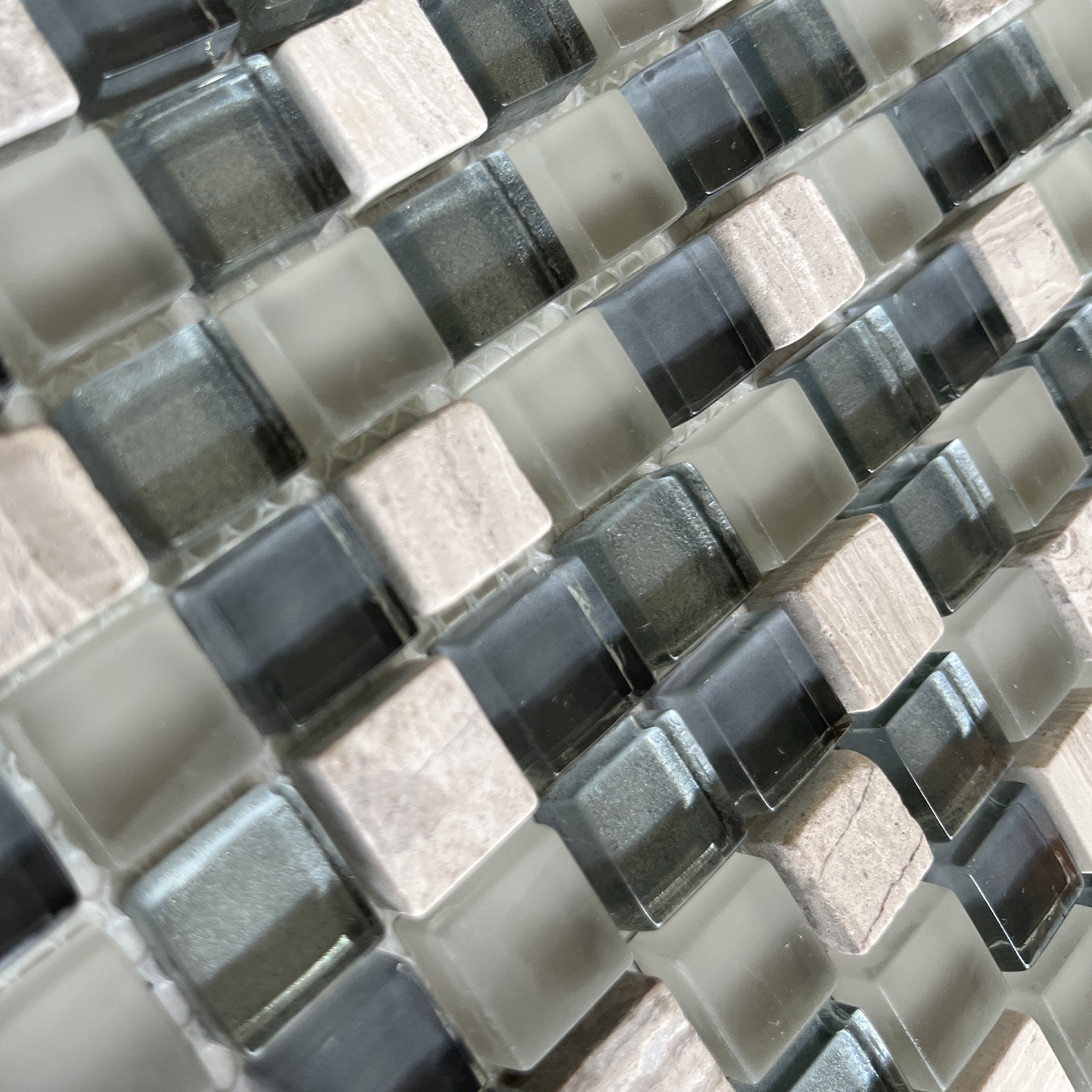 Mosaico Vetro e Pietra Bianco Grigio e Nero - immagine 2