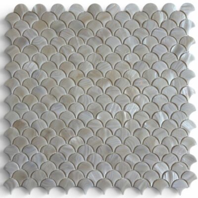 Mosaico in Madreperla su Rete Effetto Ventaglio (Fish Scale) – Rivestimento Elegante